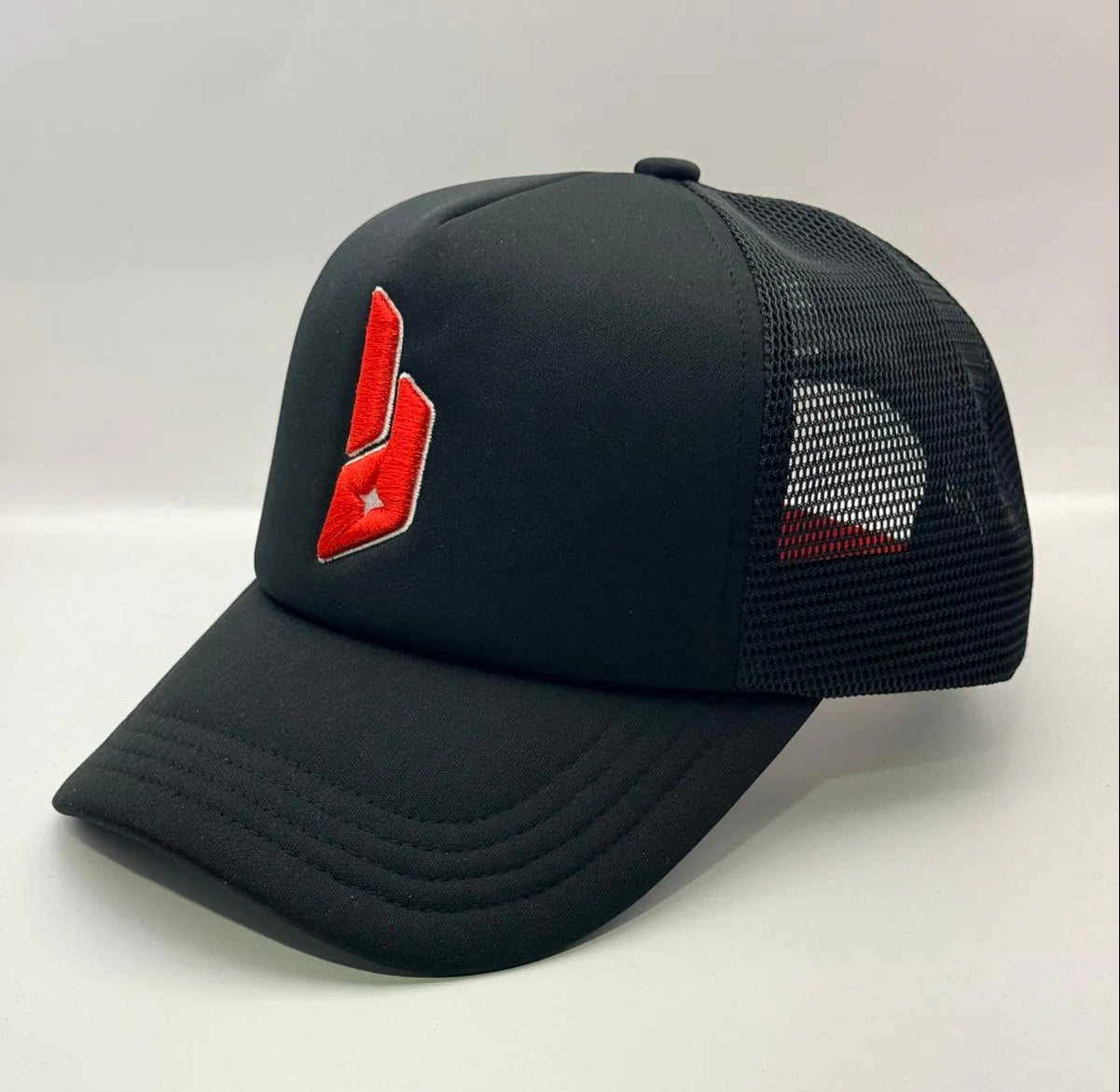 Lunad Black/Red Foam trucker