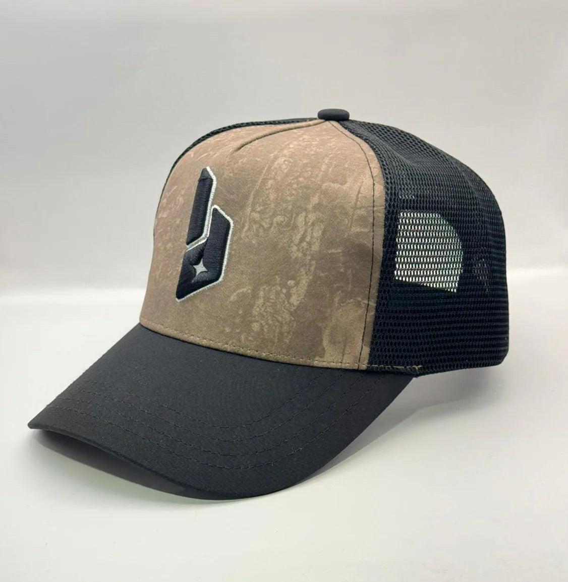 Lunad Tree Camo Blur trucker
