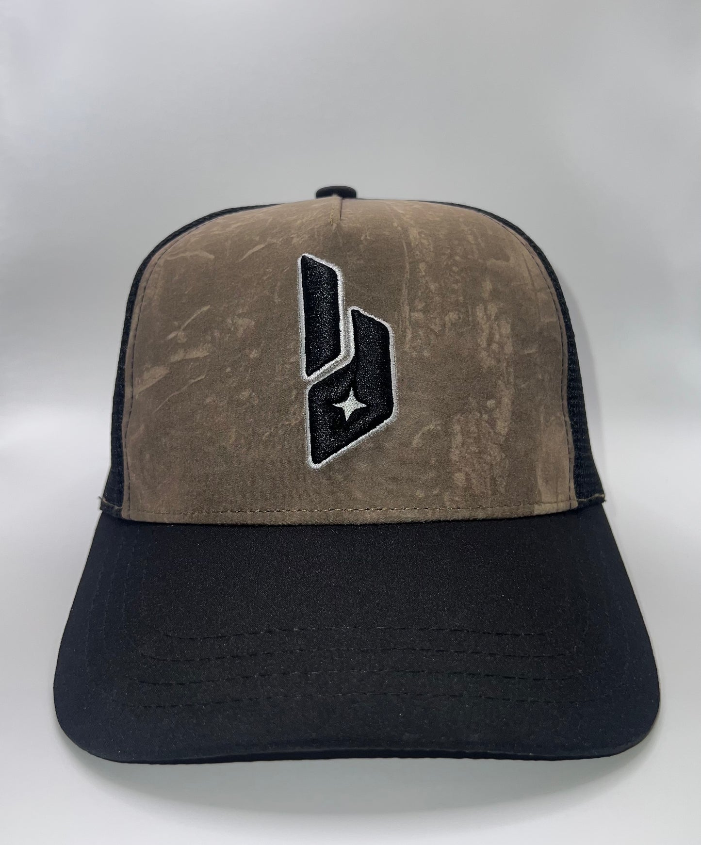 Lunad Tree Camo Blur trucker