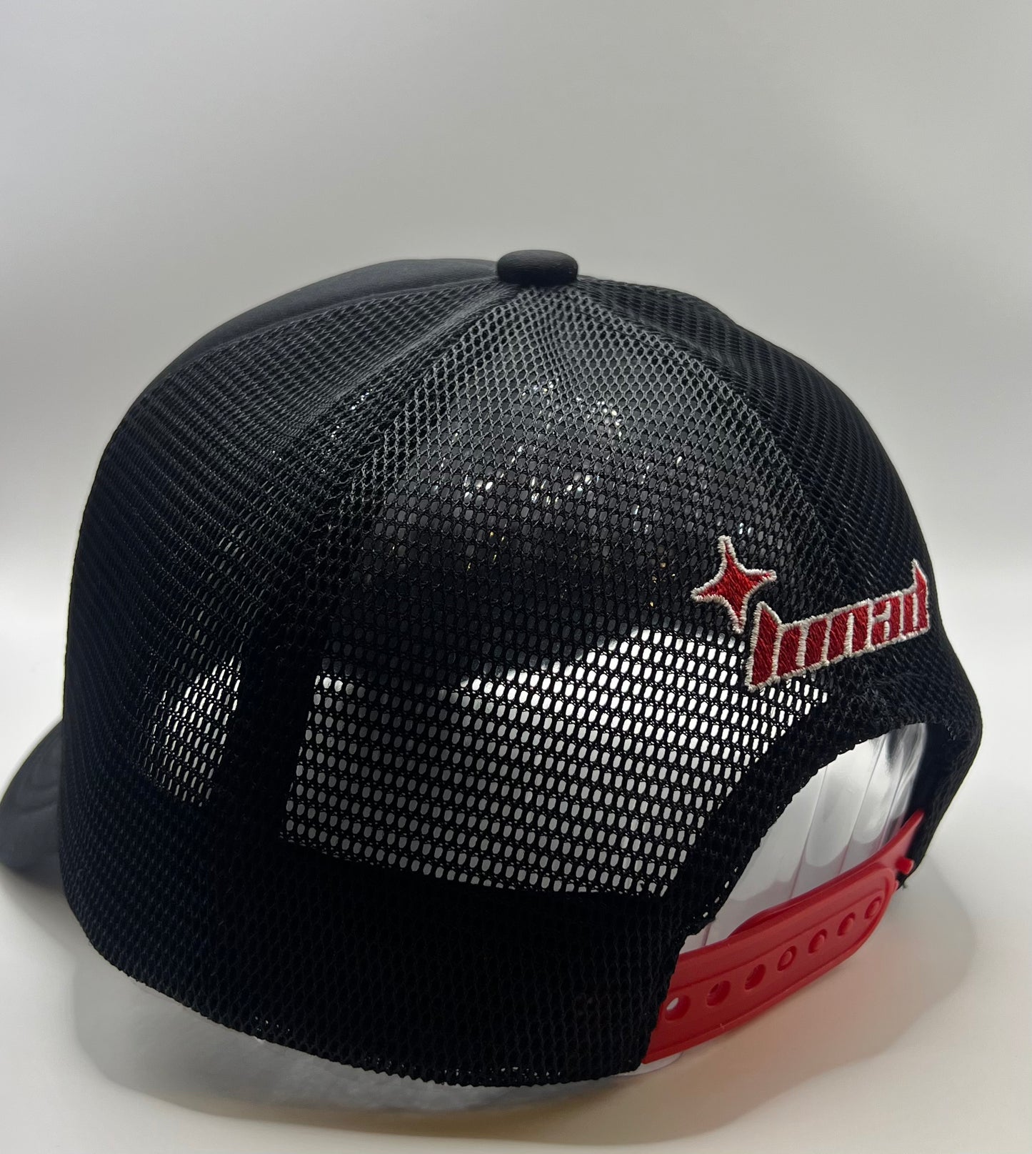 Lunad Black/Red Foam trucker