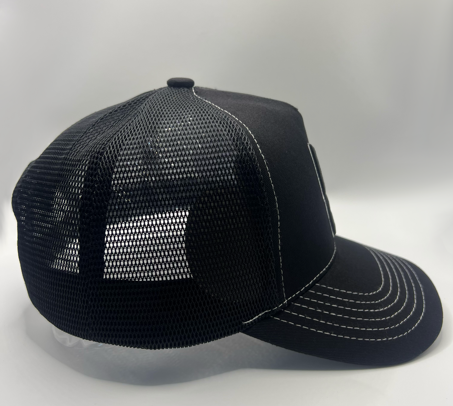 LUNAD Signature Contrast Trucker